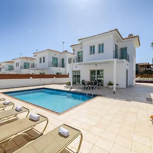 https://mermaid-seaside-villas.protaras-cy-hotels.com