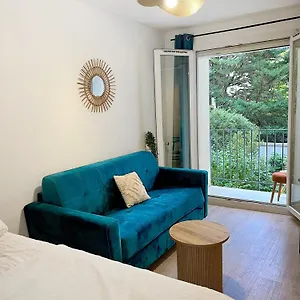 https://apt-studio-chic-cosy-au-coeur-de-buttes-aux-cailles.fr-paris.fr
